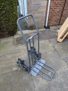 stair-climber trolley with fold-down toe
